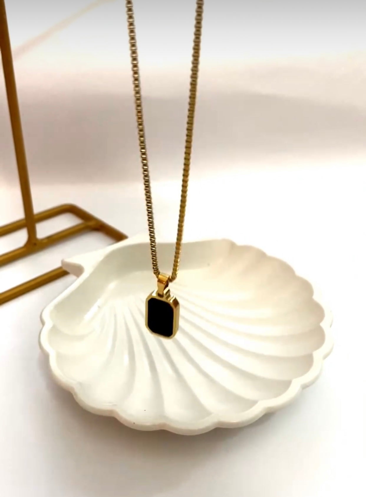 Novu luxury Stone Pendant